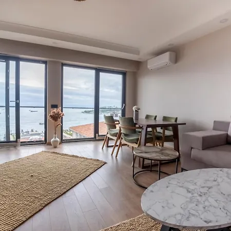 New And Modern Flat With Sea View