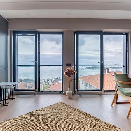 New And Modern Flat With Sea View